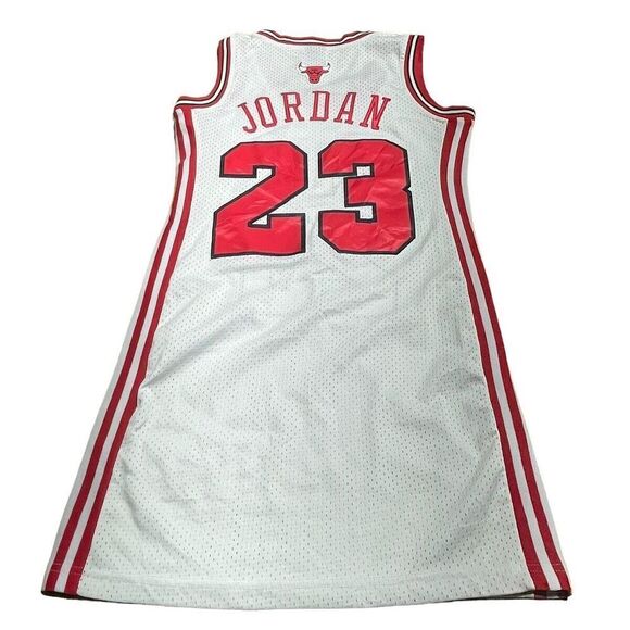 Michael Jordan Chicago Bulls Jersey 23 Nike Medium Great Condition Embroidered - Picture 2 of 6